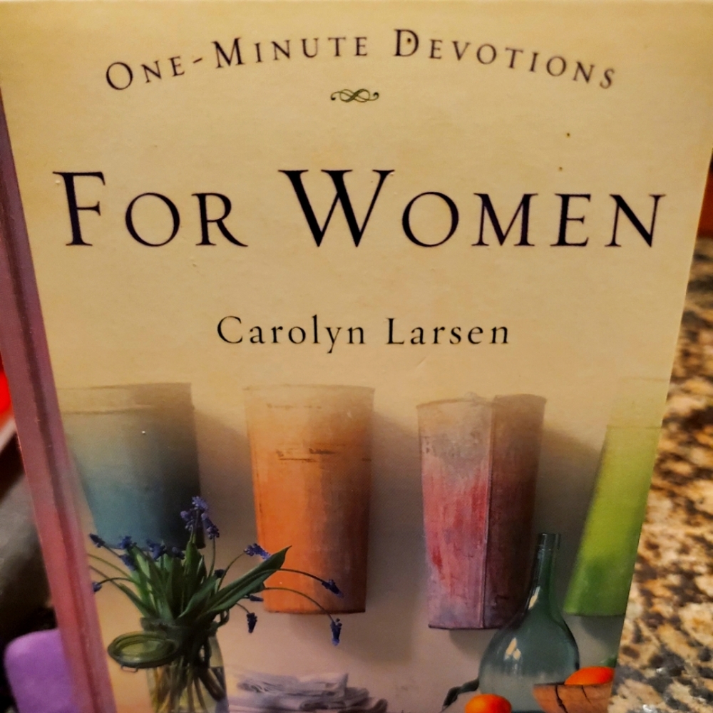 👻Daily Women's Devotional Book👻